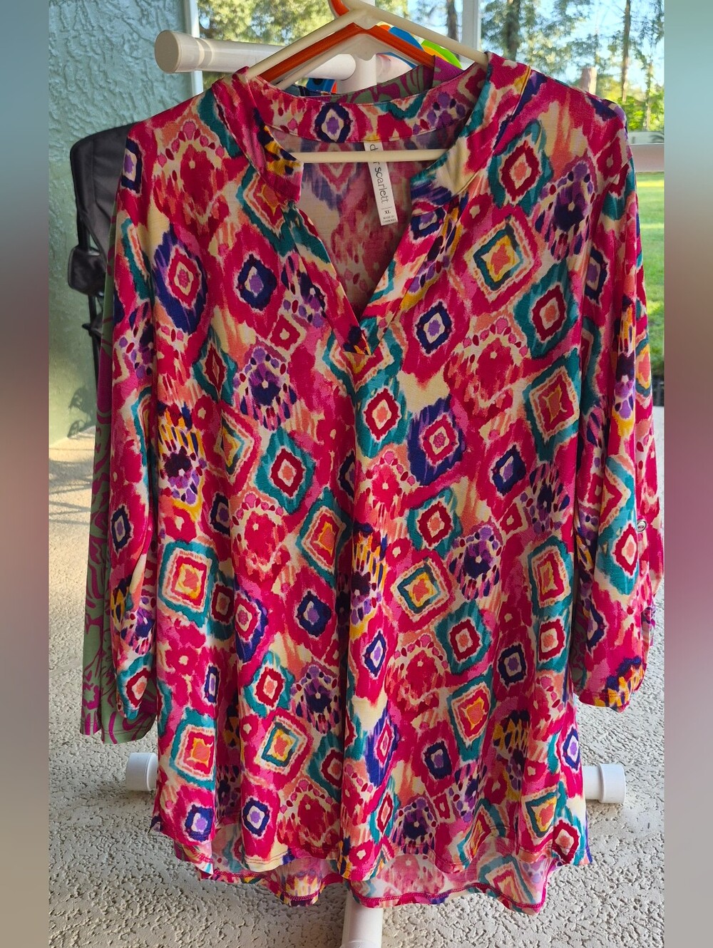 Dear Scarlett Vibrant Multicolor Print V-Neck 3/4 Sleeve Blouse